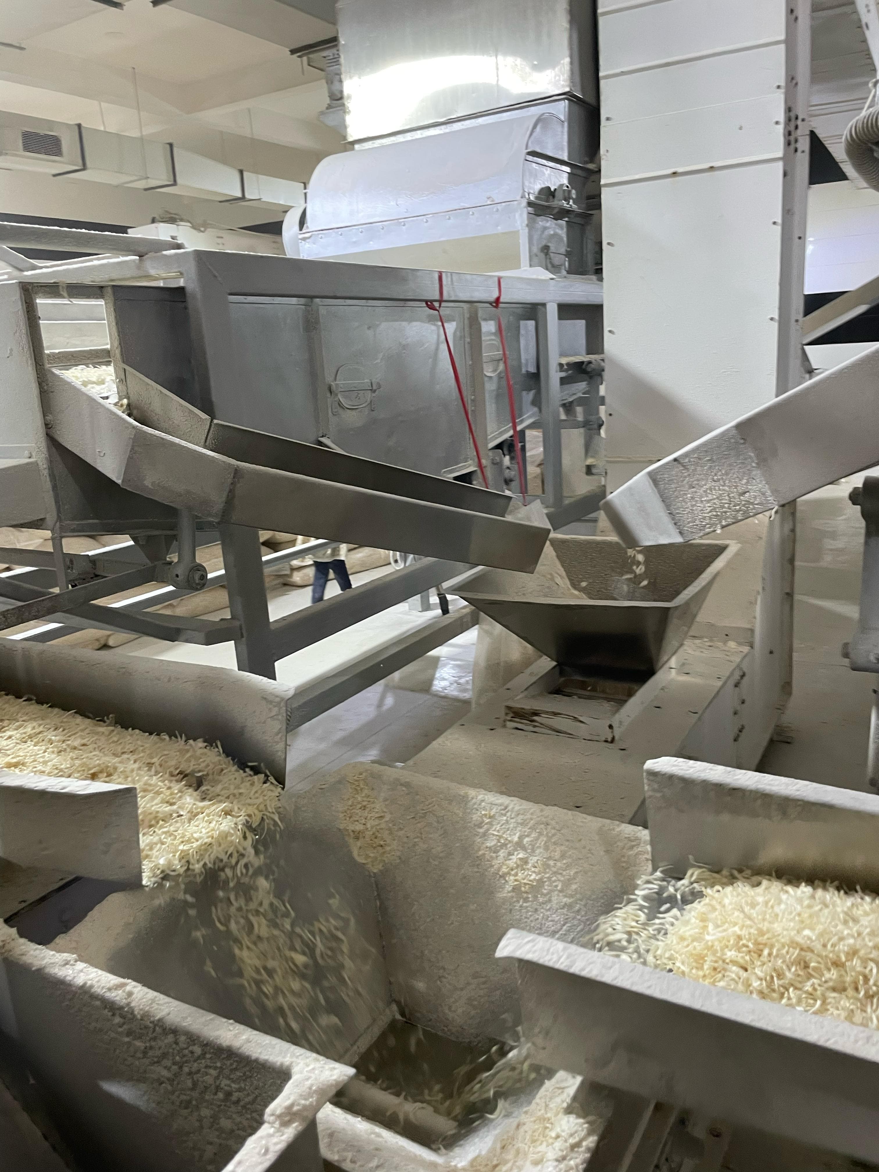 Dehydration process of onion flakes
